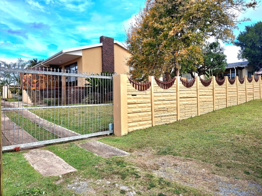 4 Bedroom Property for Sale in Summerpride Eastern Cape
